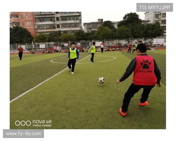 六安市足球赛精彩纷呈 本地球队表现突出 持续激烈角逐吸引众多球迷关注